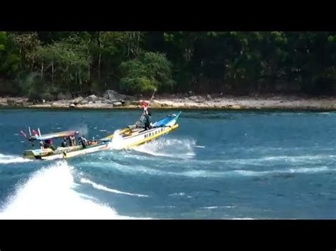 Semua Speedboat Melaut Melawan Gelombang Angin Kencang Selasa