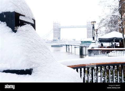 Winter Snow In London Stock Photo Alamy