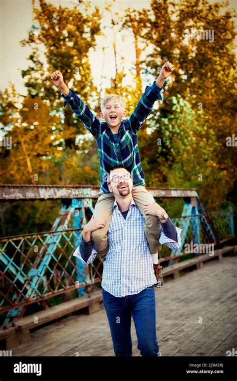 Shoulder Ride Hi Res Stock Photography And Images Alamy