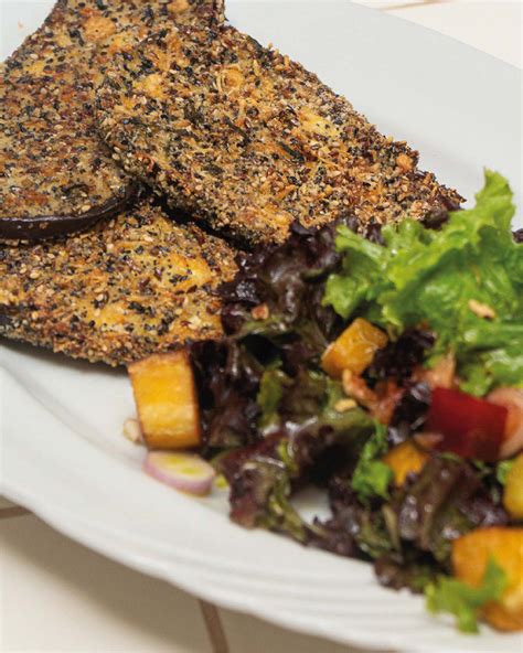 MILANESA DE BERENJENA CON ENSALADA Cocineros Argentinos