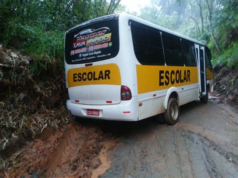 Nibus Escolar Atola E Bloqueia Tr Fego Em Estrada Em Ubatuba Vale Do