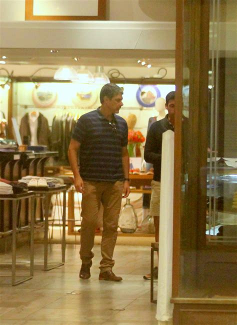 William Bonner Visto Fazendo Compras Em Shopping Carioca