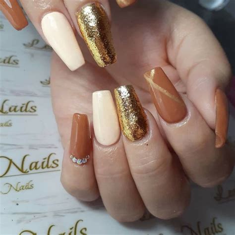 Diseño De Uñas en Amarillo Y Nude IDEAS E IMÁGENES