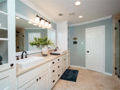 Fixer Upper's Best Bathroom Flips | HGTV's Fixer Upper With Chip and ...