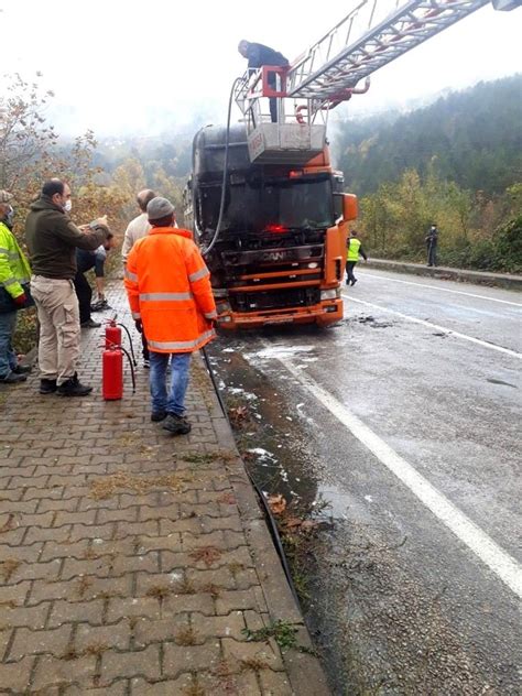 Seyir halindeki tır alev aldı Haberler