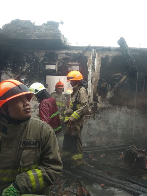 Rumah Permukiman Padat Penduduk Di Bandung Terbakar Ceklissatu