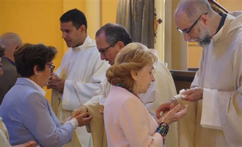 La Unción De Los Enfermos No Es Un Sacramento De Muerte Sino De Vida Padre Francisco Berola