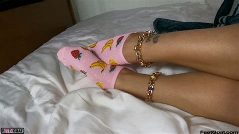 Sloppy Thick Latina Reyna Lorena Footjob Sloppy Self Worship Spitty Handjob And A Big Load C