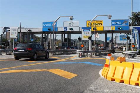 Autostrada A Chiusa L Uscita Di Firenze Sud In Direzione Di Napoli