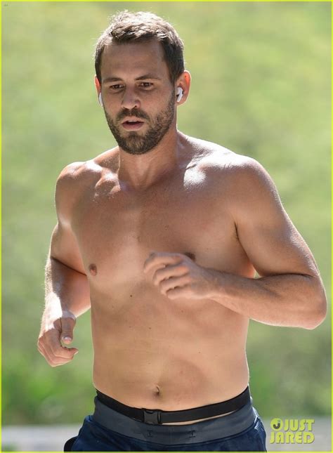 The Bachelor S Nick Viall Goes Shirtless For Run In Los Angeles Photo