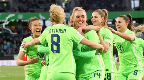 Wolfsburg 2 0 Arsenal Agg 3 1 Roord Helps Sink Former Club UEFA