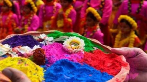 Holi 2023 उत्तराखंड के इन गांवोंं में 374वर्षों से होली नहीं मनाते लोग जानिए रंगोंं के त्योहार