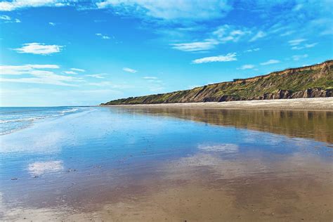 Sand Reflections A Walk Along The Beach At Atwick The Out Flickr