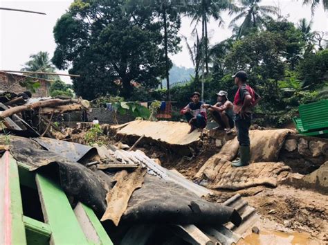 Korban Banjir Di Cigudeg Butuh Air Bersih Republika Online