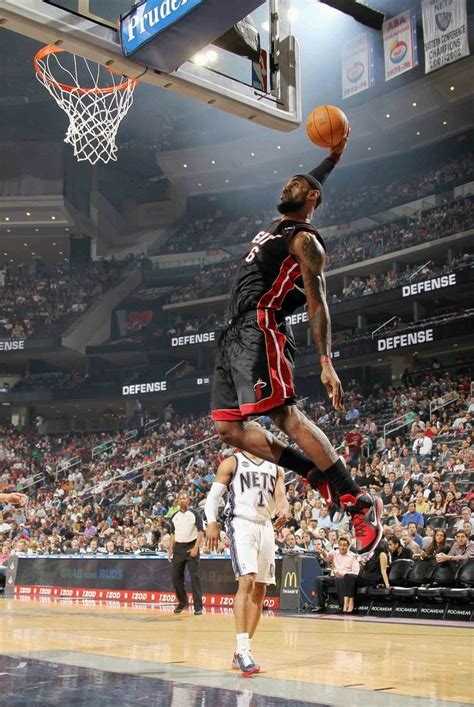 Lebron James Dunk Wallpaper 4k