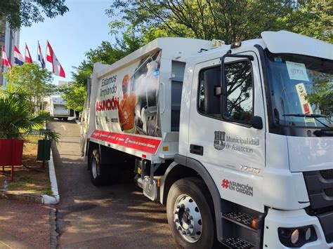 Municipalidad Pone En Servicio 12 Flamantes Y Modernos Camiones Para