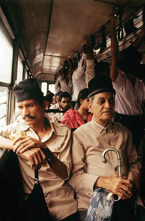 Cosmopolitan Bombay, 1985. | Street photography people, India ...