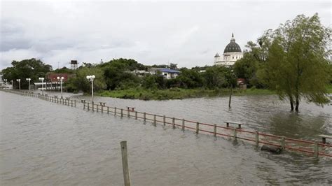 El Drama De Las Inundaciones En Corrientes 400 Familias En Riesgo