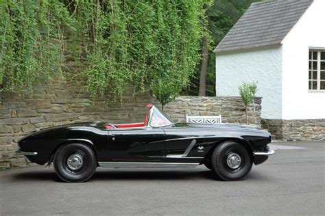 1962 Fuelie Corvette Looks Sinister in Black-on-Back Over Red Combo ...