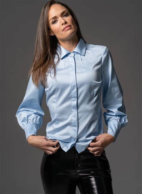 Pin by David Oberländer on Interessantes in 2024 Blue shirt women