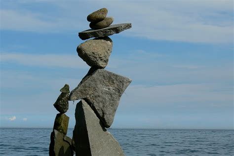 Rock Balancing – Making a Splash with Stone ~ Kuriositas