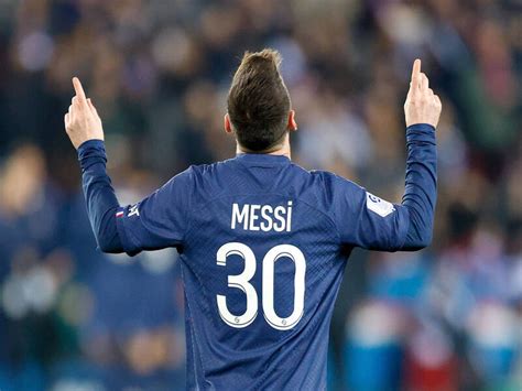 Football Lionel Messi égale Un Autre Record De Cristiano Ronaldo