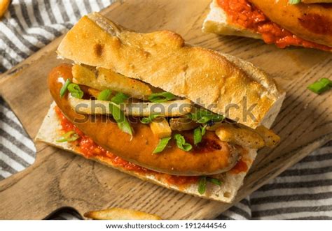 7 Merguez Frites Sandwich Images, Stock Photos & Vectors | Shutterstock