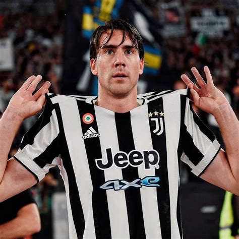 Dybala Vlahovic On Instagram Piange Per La Maglia Piange Per Una