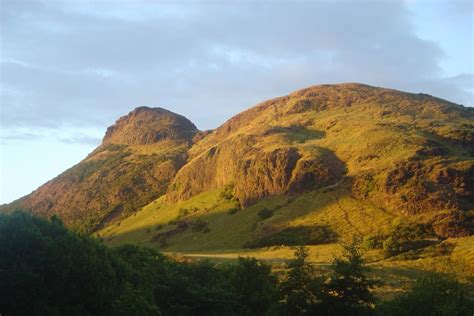 Walker On Arthurs Seat Told By Wife Of Murder Accused That He Pushed Her