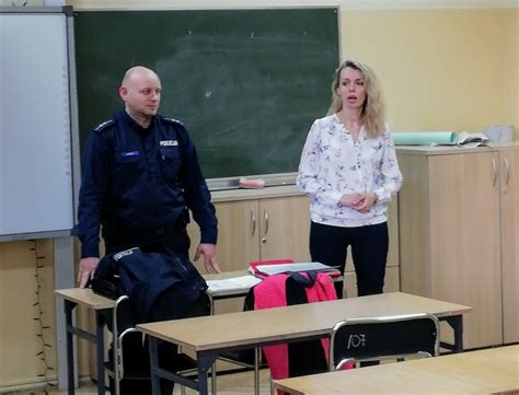 Policjanci z Wyżyn na zajęciach dotyczących profilaktyki uzależnień