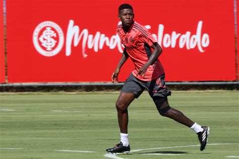 Treino do Inter Vitão volta e Mano Menezes comanda trabalho