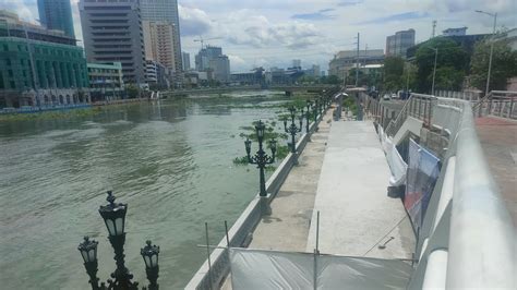 Nasa Kabila Na Ang Bagong Esplanade Venetian Tiles Buo Na Pasig River