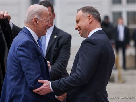 Joe Biden w Polsce Światowe media Polska stała się osią wokół której