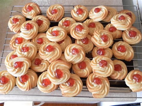 Decorating Christmas Spritz Cookies: An Easy Biscuit Recipe - Delishably