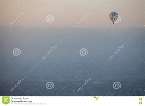 Globo Del Aire Caliente En Cappadocia Foto De Archivo Imagen De Vuelo