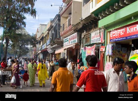 Shops And Crowded Street Scene In Mysore India Stock Photo Alamy