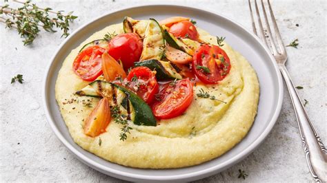 Cremige Polenta Mit Gegrillten Zucchini Und Cherrytomaten