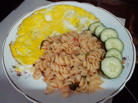 Macarronada com ovo frito