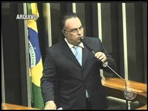 Deputado André Vargas pede fim de licença e volta à Câmara 15 05