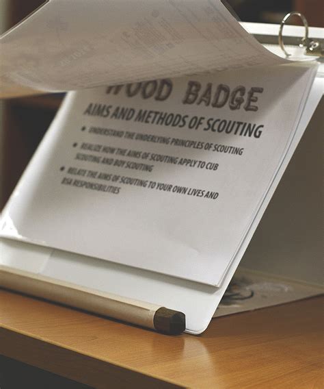 How Do I Use The Mini Wood Badge Patrol Flags For Presentations