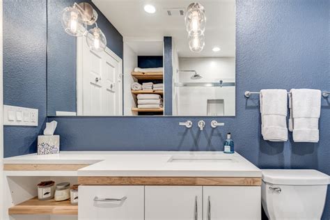 Dallas Guest Bathroom Bold Blue Classique Chic Salle De Bain