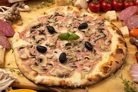 Pizza Prosciutto Funghi La Livad By Nora