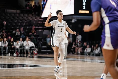 Pierres Record Setting Effort Lifts Dores Past Evansville Vanderbilt