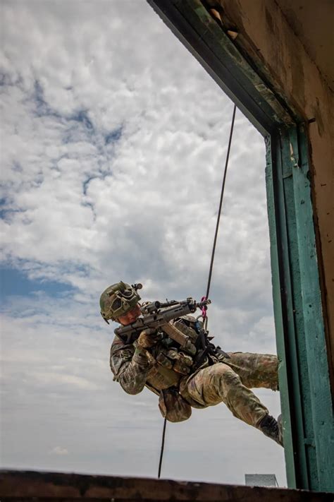 QBZ-191 automatic rifle transparent magazine disclosed