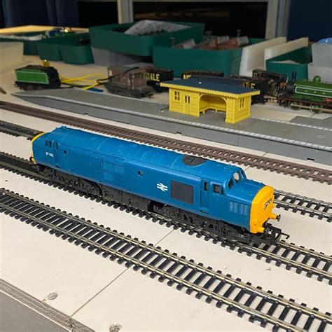 Hornby Trains Class 37 Diesel Electric Loco Oo Gauge L310 Hobbies And Toys Memorabilia