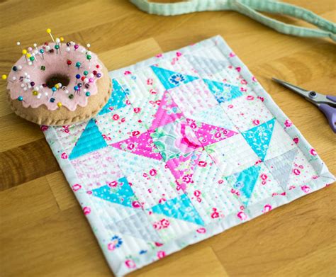 Monthly Mini Quilts For January The Free Frienship Mini Quilt Pattern