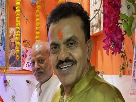 Sanjay Nirupam Returns Home After 19 Years As Former Congress Mp Joins Shiv Sena 19 साल बाद संजय