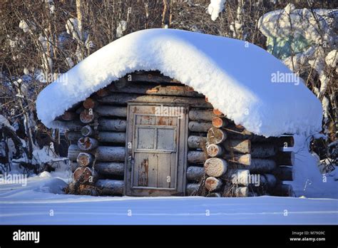 Trappers Cabin Hi Res Stock Photography And Images Alamy