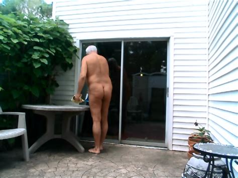 WORKING NUDE OUTDOORS