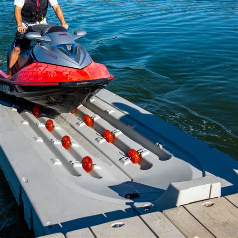video jet techs guide  jet ski pontoon maneuvering  watercraft